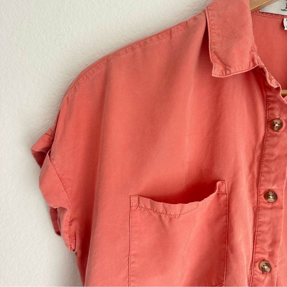 Thread & Supply Women’s Coral Lyocell Button Front Roll Sleeve Blouse Size Small - Picture 4 of 16